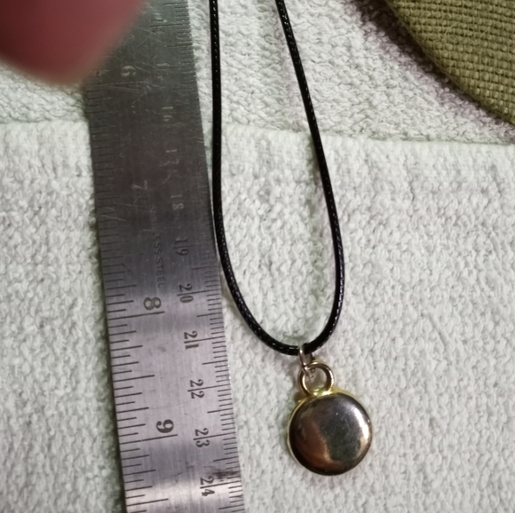 Goldtone solid round disk pendant on black cord necklace - Picture 4 of 4